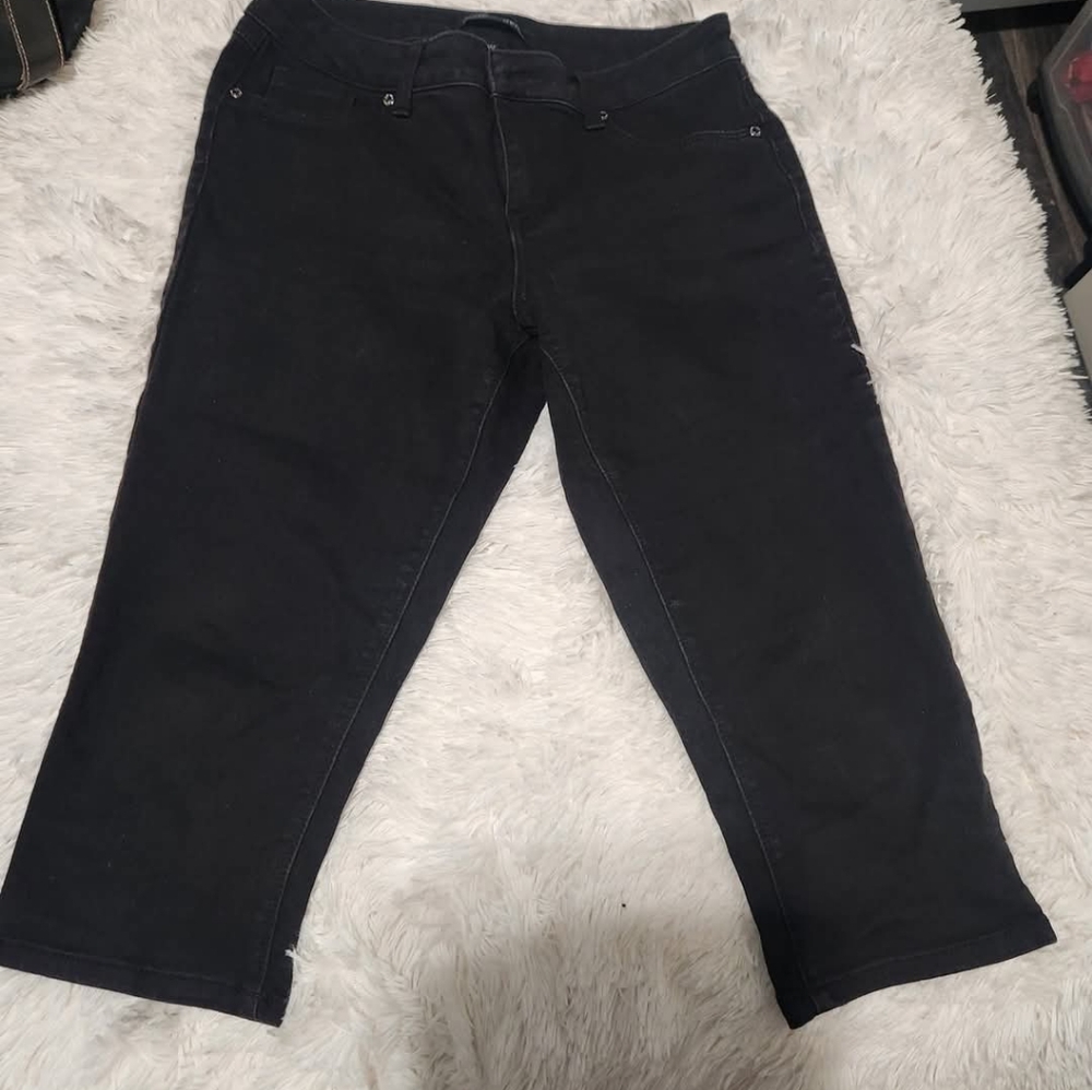 Black Capri Jeans